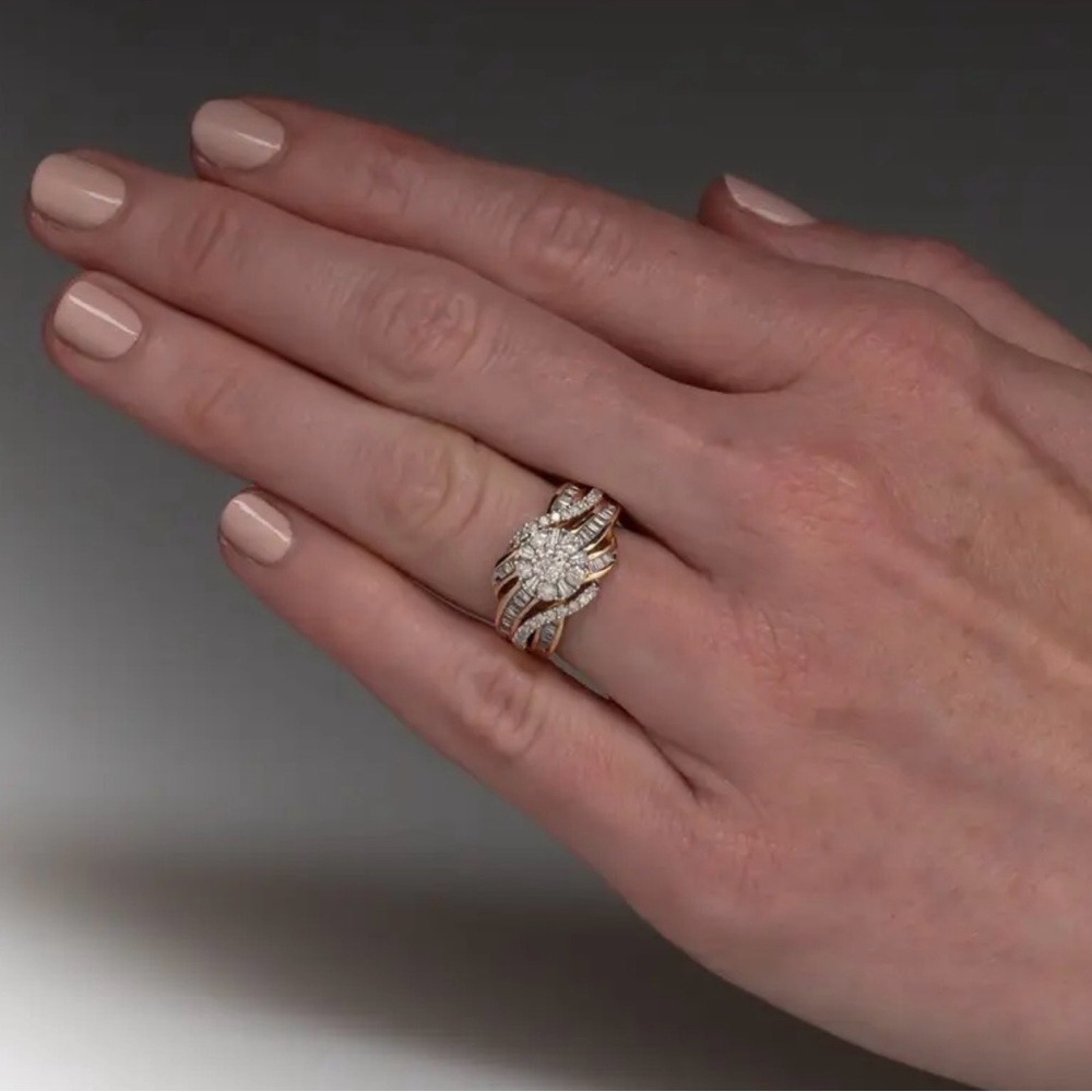 Elegant Gold & Silver Diamond Ring.